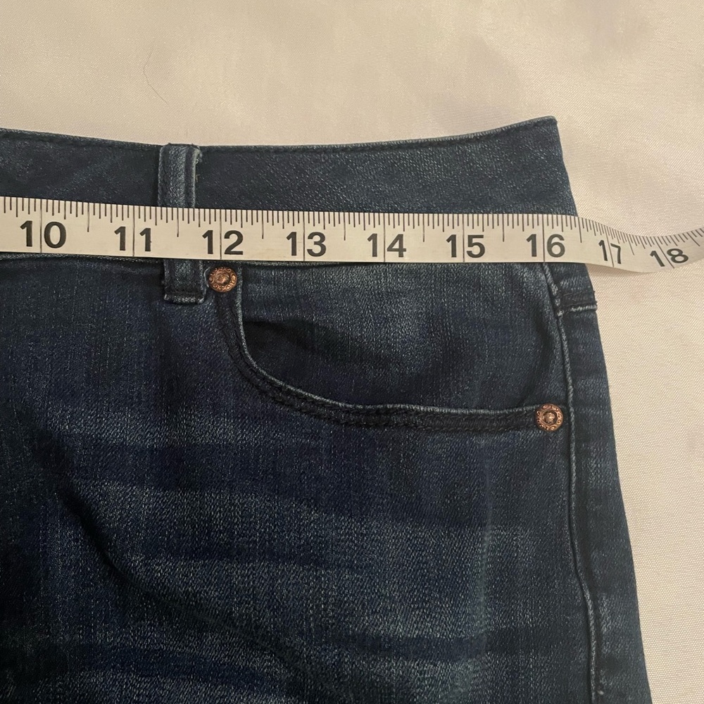 C Est. 1946 Contemporary Women’s Blue Cropped Jeans,‎  Subtle Fading, Size 10 - Picture 8 of 14